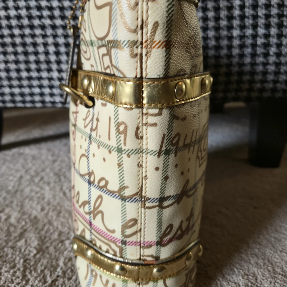 Coach authentic scribble